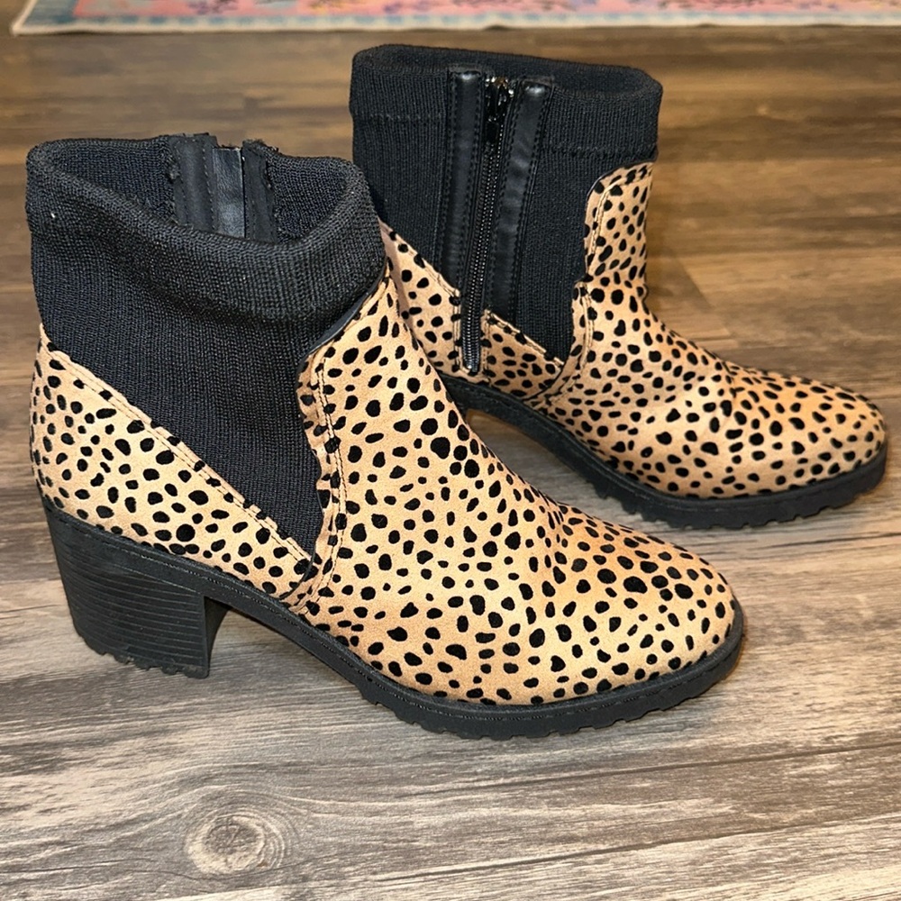 Qupid Chelsea Cheetah Bootie Spotted Faux Suede Zip-Up - SZ 8 - Picture 1 of 6